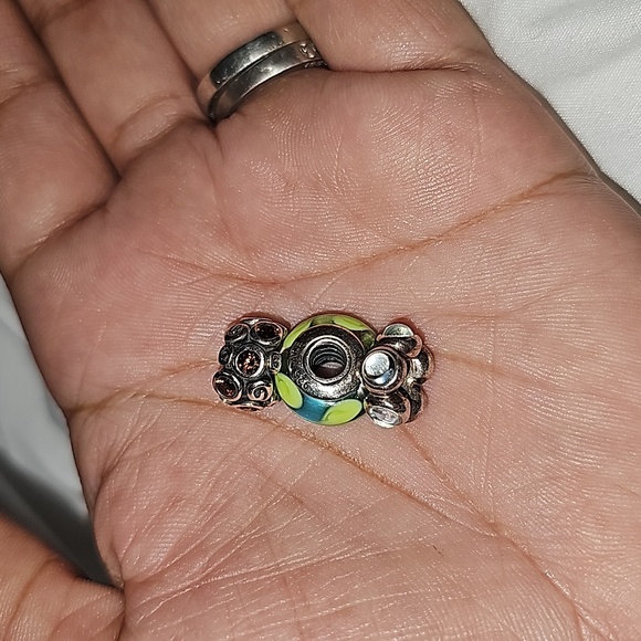 NIB/NIP Pandora Bracelet & Polishing Cloth With (8) Pre-Loved Beads - Picture 8 of 12